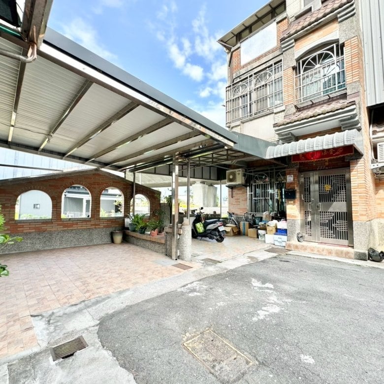 礁溪武暖高速公路旁好停車邊間透天