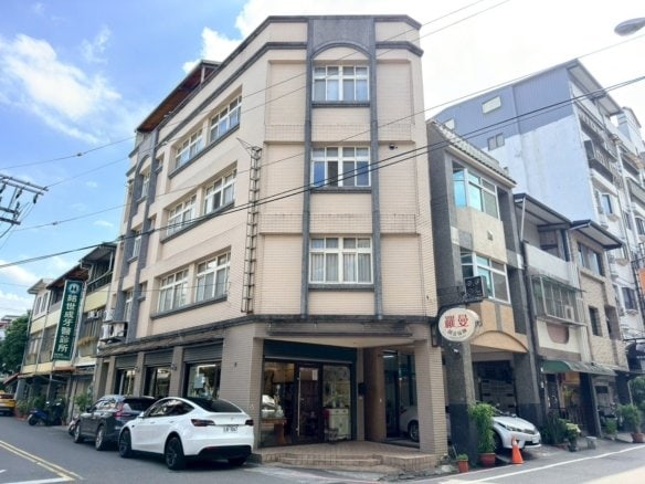 YA0048105 宜蘭市近新月廣場黃金三角窗大空間店住 01